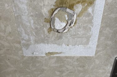 壁に空いた穴やくぼみの修理